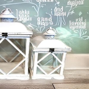 Lantern set white wood